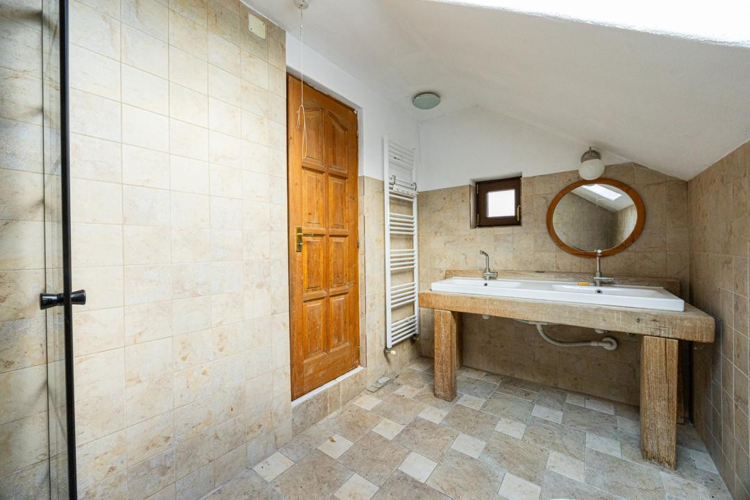 Casa saseasca, 2500 mp teren, 2 fronturi stradale – Cristian – 0% comision