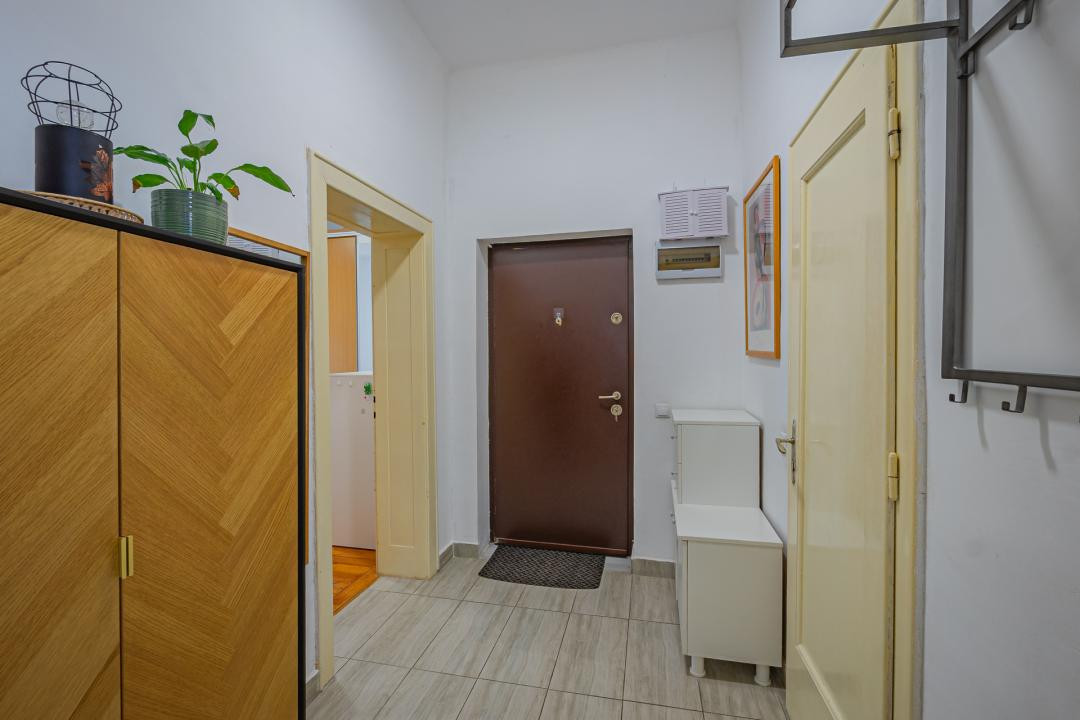Apartament la casă, zonă liniștită și centrală — Str. Lupeni, Sibiu