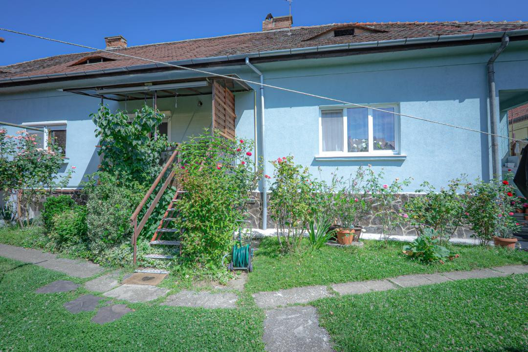 Apartament la casă, zonă liniștită și centrală — Str. Lupeni, Sibiu