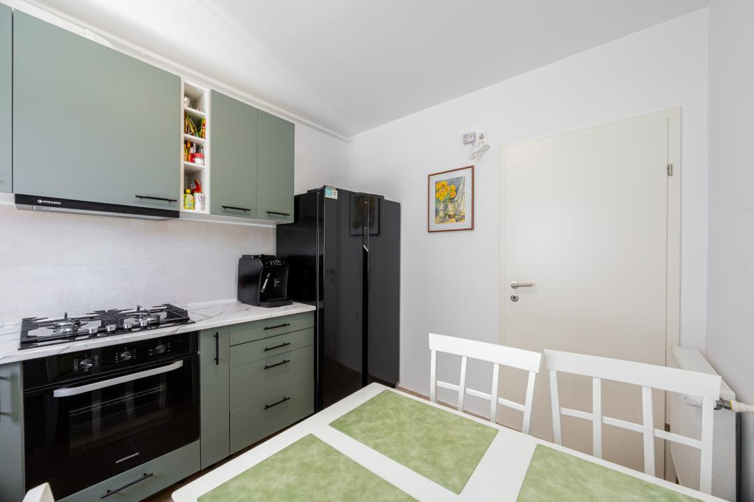 Vânzare apartament cu 3 camere, decomandat, Casa Nobel – Zona Tractorul