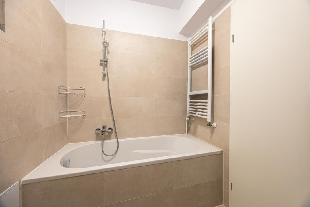Vânzare apartament cu 3 camere, decomandat, Casa Nobel – Zona Tractorul