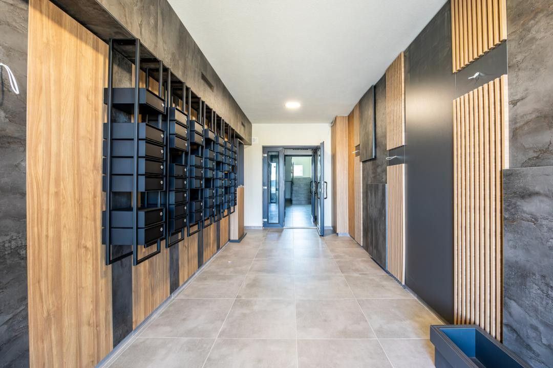 Vânzare apartament cu 3 camere, decomandat, Casa Nobel – Zona Tractorul