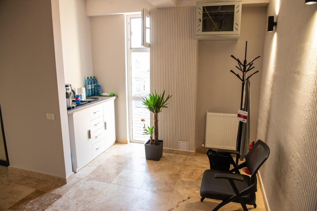 Birou modern de închiriat – 15,4 mp