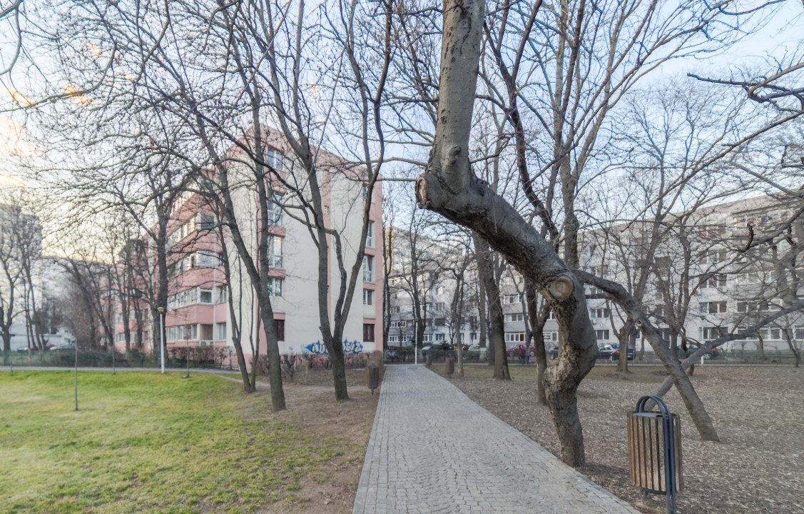 Loc de parcare, vedere parc Gh. Petrascu,etaj 1/4,bloc reabilitat