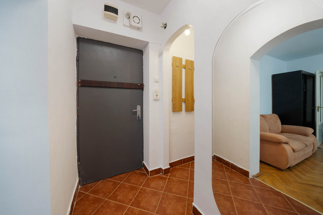 Loc de parcare, vedere parc Gh. Petrascu,etaj 1/4,bloc reabilitat