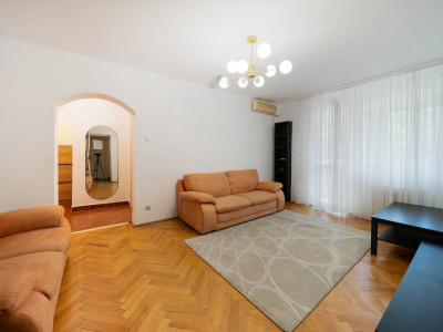 Loc de parcare, vedere parc Gh. Petrascu,etaj 1/4,bloc reabilitat