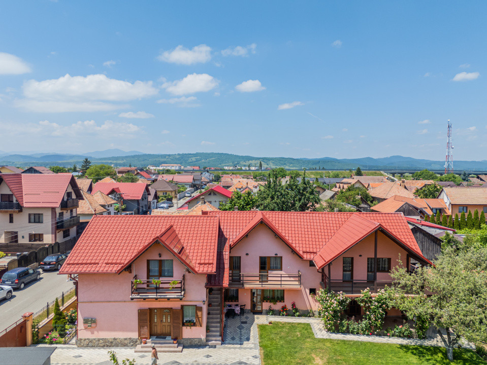 Pensiune, casa sau ambele? Proprietate unică în Râșnov, Brasov, Comision 0%