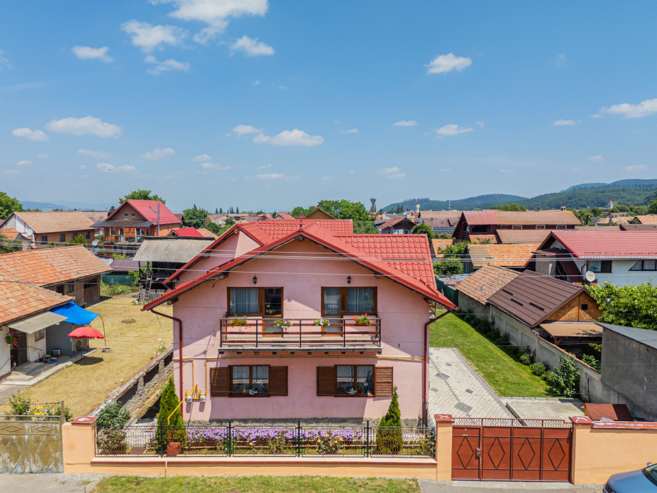 Pensiune, casa sau ambele? Proprietate unică în Râșnov, Brasov, Comision 0%