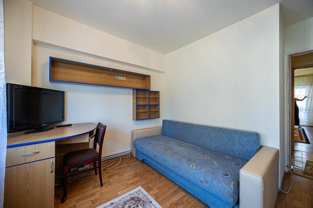 Vânzare apartament cu 2 camere,  2 balcoane, decomandat - zona Tractorul