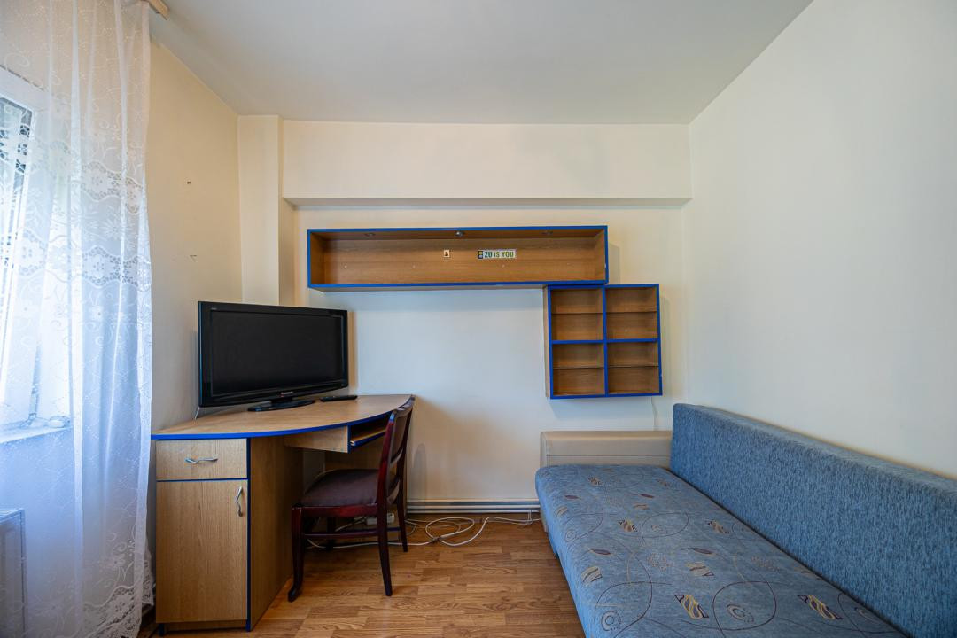 Vânzare apartament cu 2 camere,  2 balcoane, decomandat - zona Tractorul