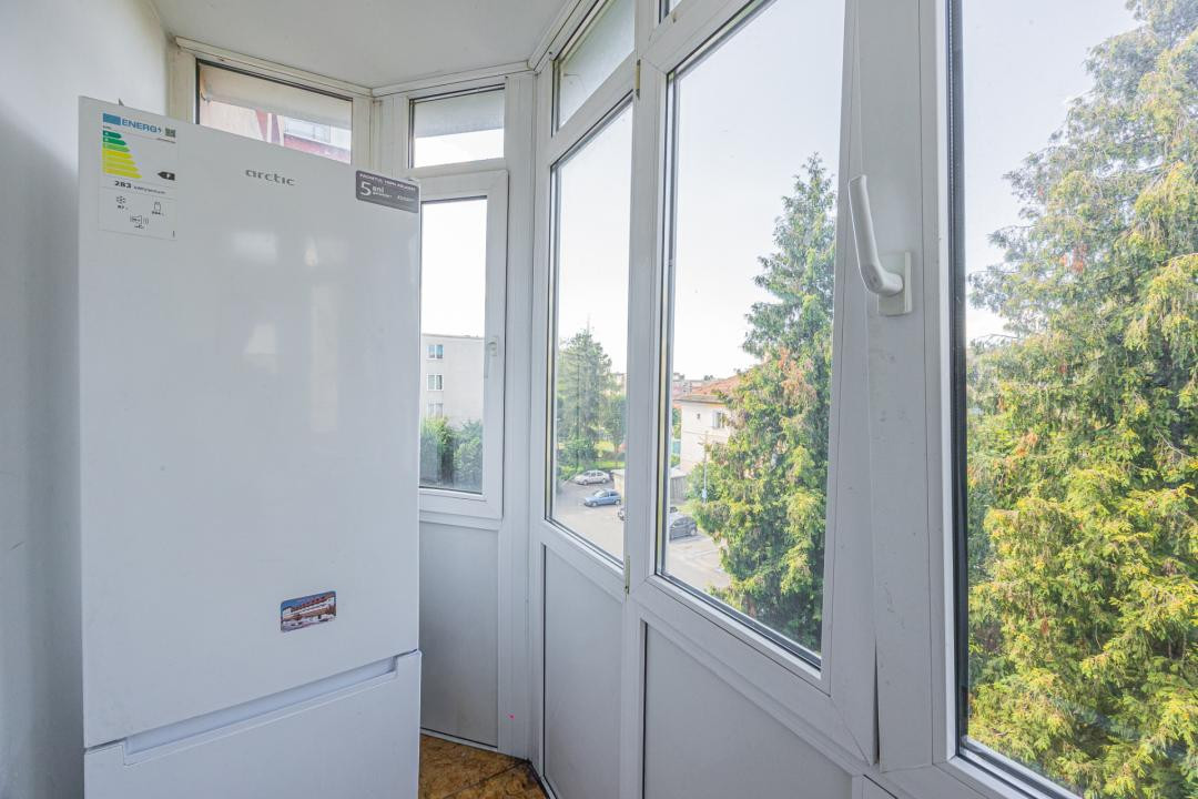 Vânzare apartament cu 2 camere,  2 balcoane, decomandat - zona Tractorul