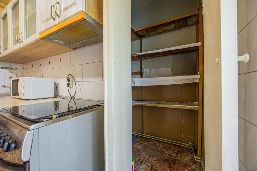 Vânzare apartament cu 2 camere,  2 balcoane, decomandat - zona Tractorul