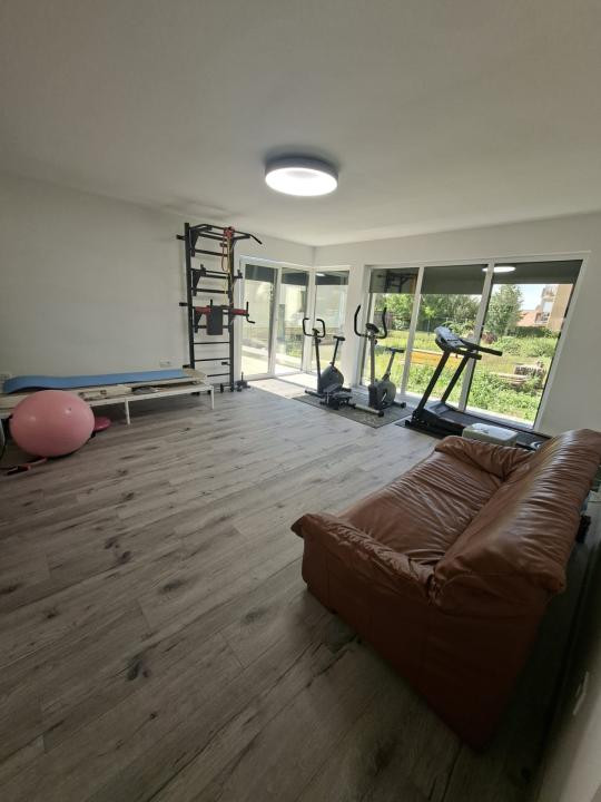 SPATIU COMERCIAL DE INCHIRIAT 700 euro STR SACEL