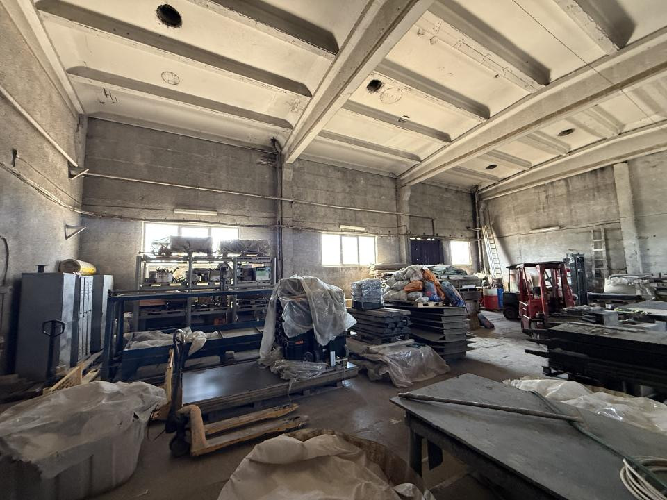 Hala industriala Uzina 2 cu teren betonat de 4500 mp