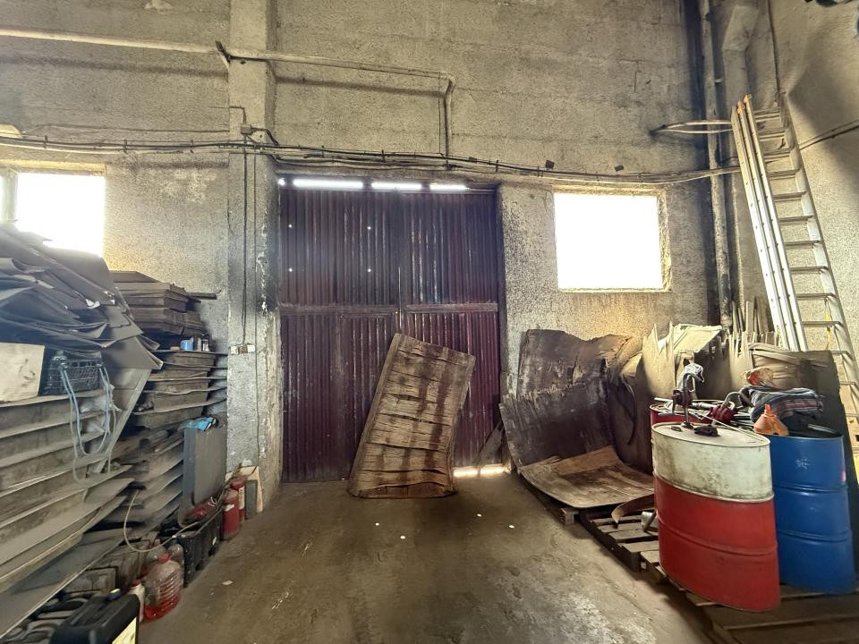 Hala industriala Uzina 2 cu teren betonat de 4500 mp