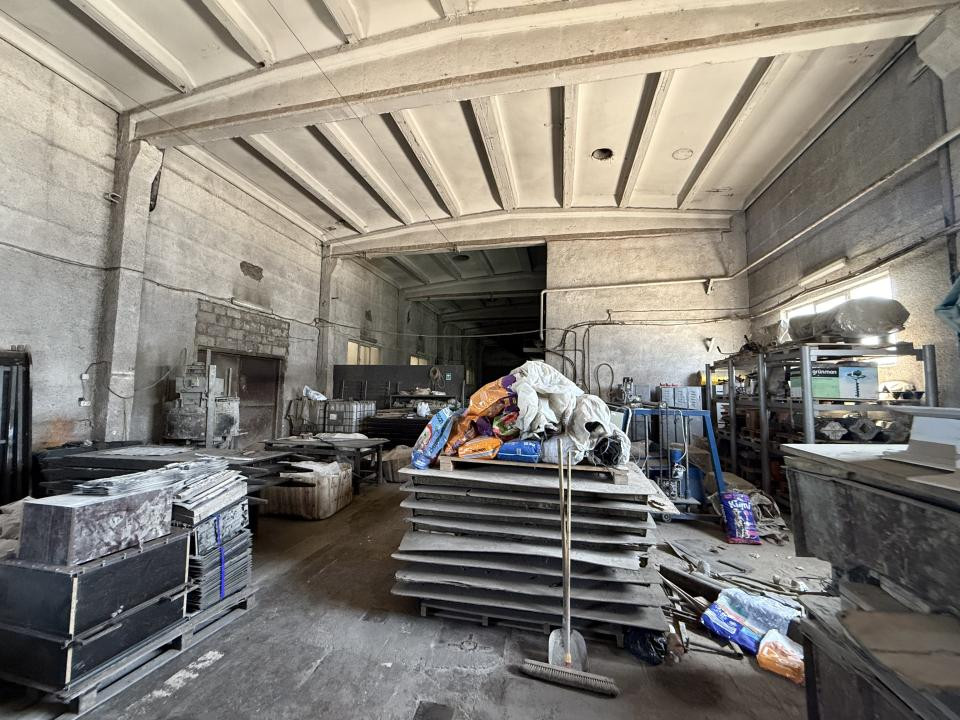 Hala industriala Uzina 2 cu teren betonat de 4500 mp