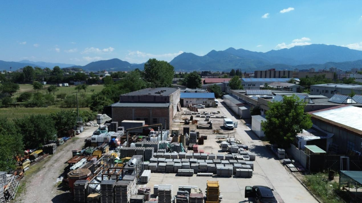 Hala industriala Uzina 2 cu teren betonat de 4500 mp