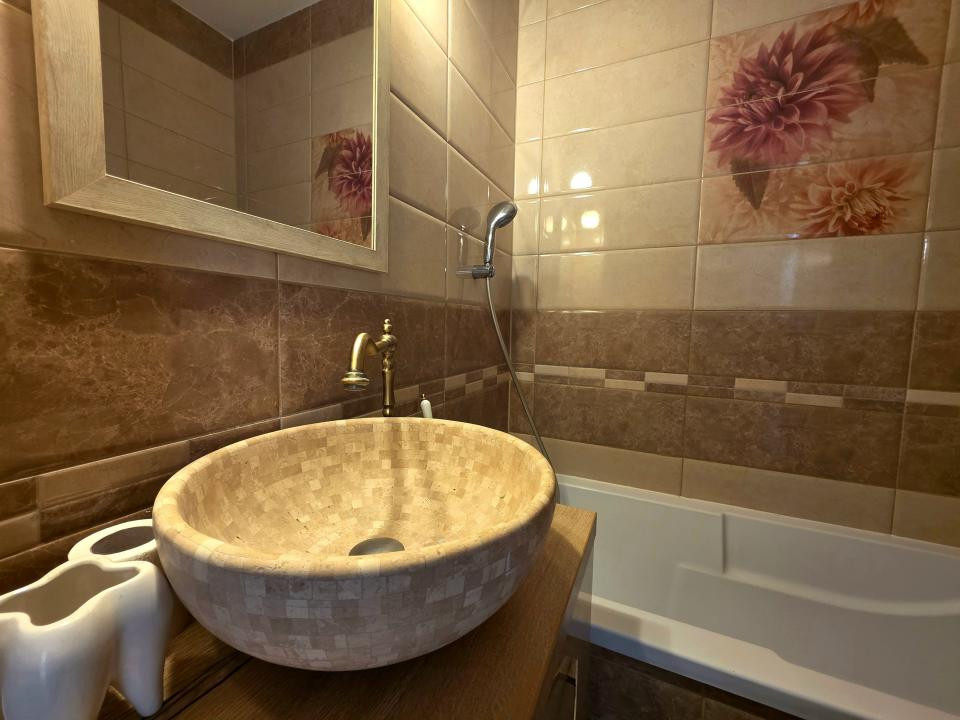 Apartament cu 2 camere cu boxa + loc de parcare 
