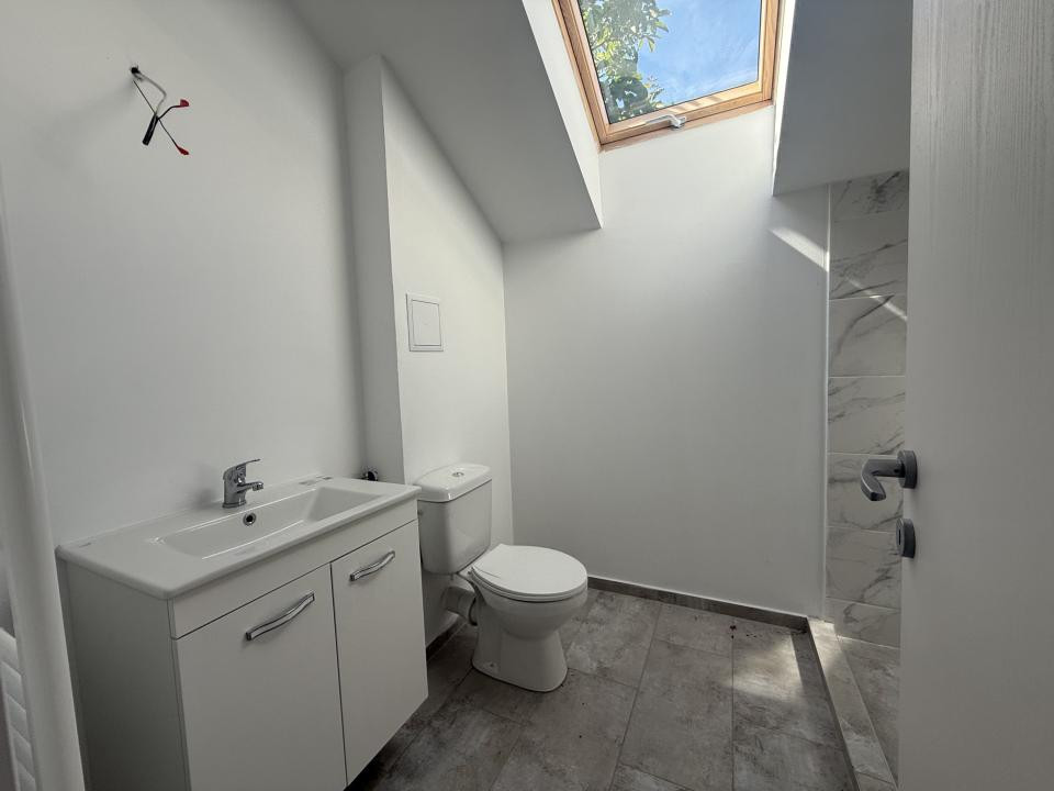 Apartament - 3 camere, bloc nou  Stupini