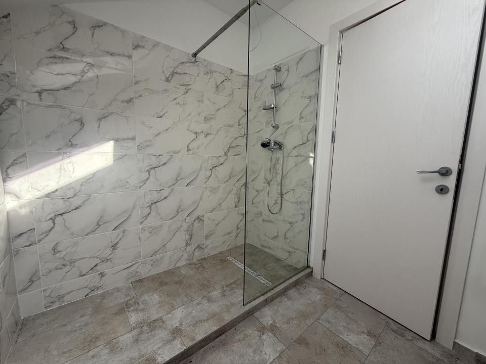 Apartament - 3 camere, bloc nou  Stupini