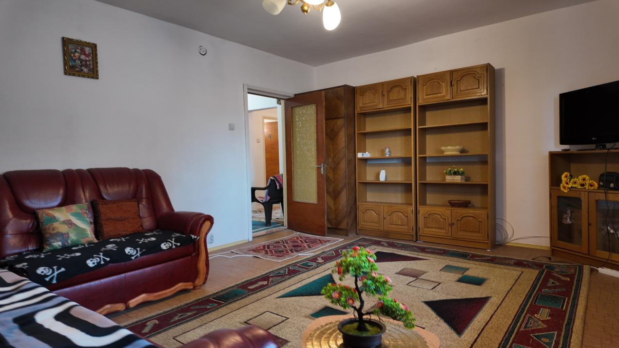 Închiriere apartament 3 camere, mobilat și utilat - zona Răcădău