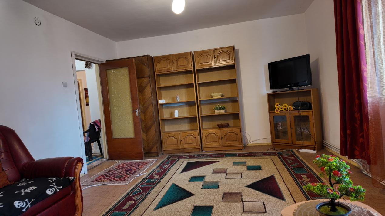 Închiriere apartament 3 camere, mobilat și utilat - zona Răcădău