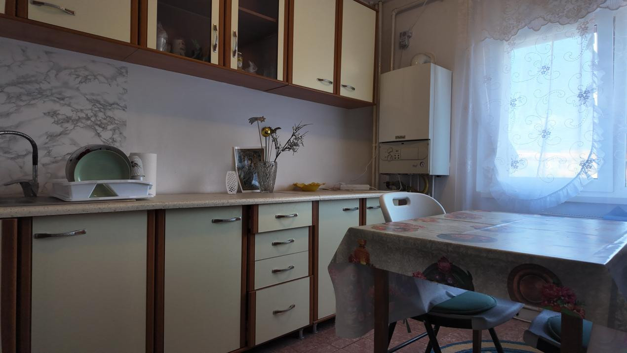 Închiriere apartament 3 camere, mobilat și utilat - zona Răcădău