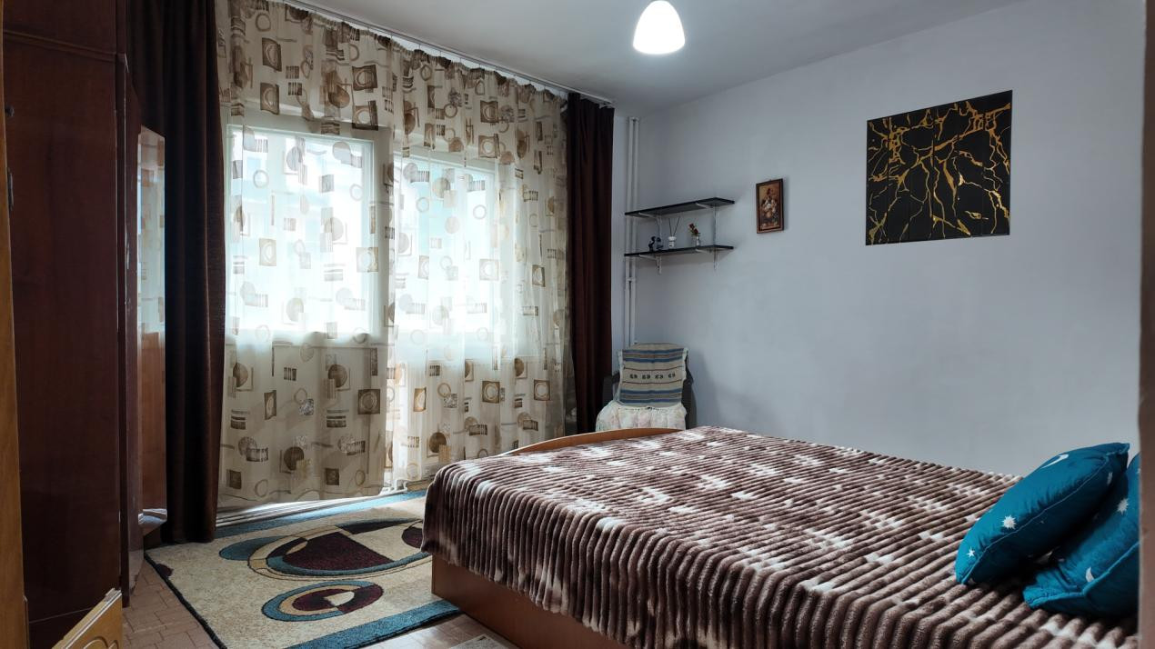 Închiriere apartament 3 camere, mobilat și utilat - zona Răcădău