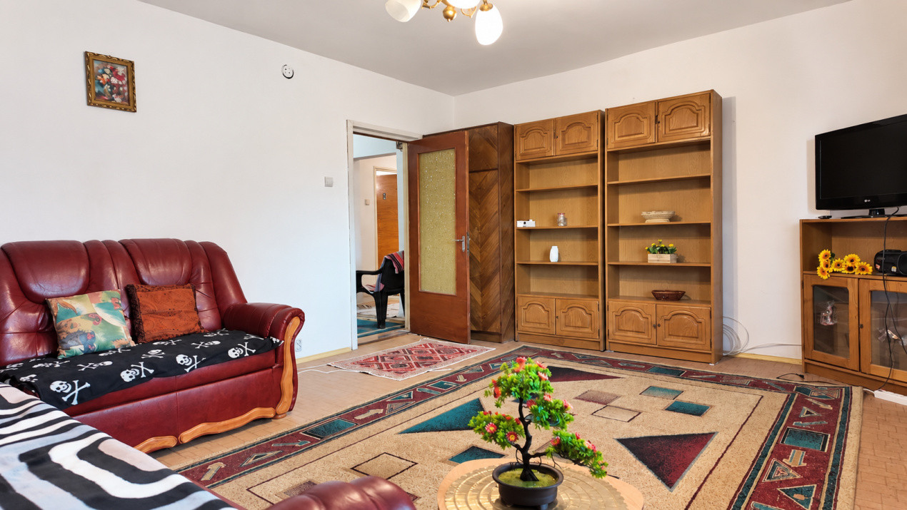 Închiriere apartament 3 camere, mobilat și utilat - zona Răcădău