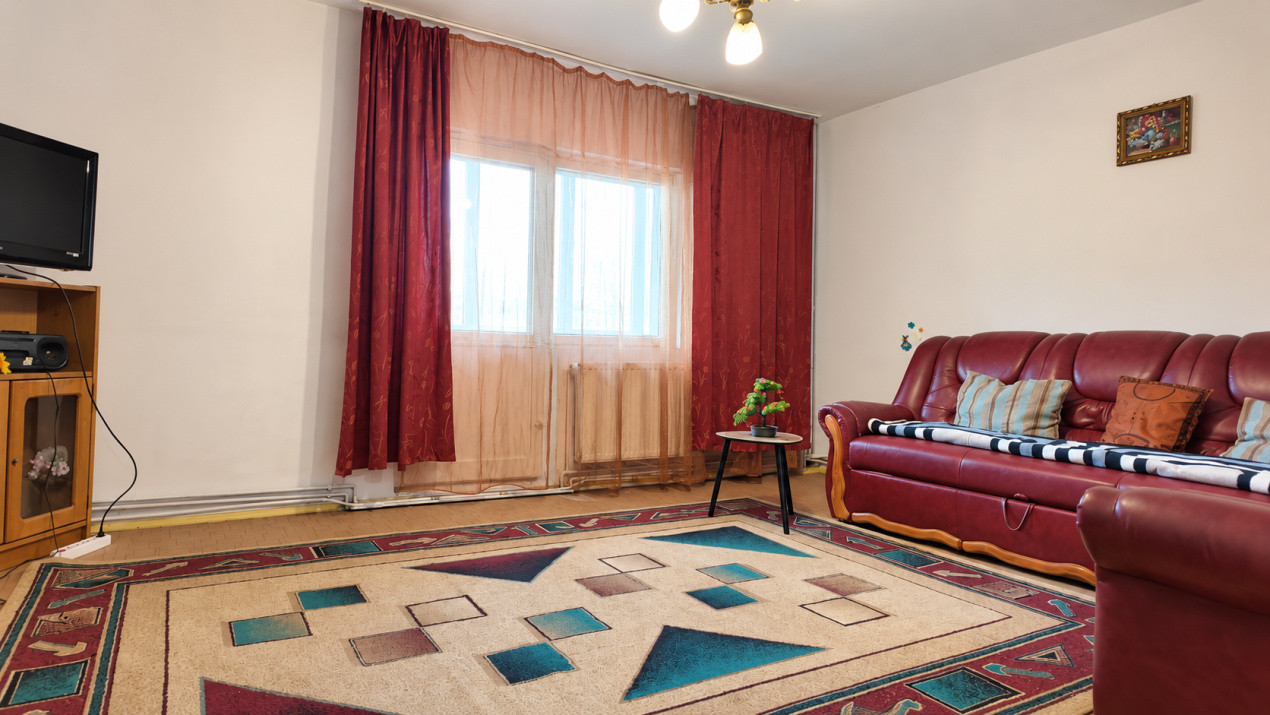 Închiriere apartament 3 camere, mobilat și utilat - zona Răcădău