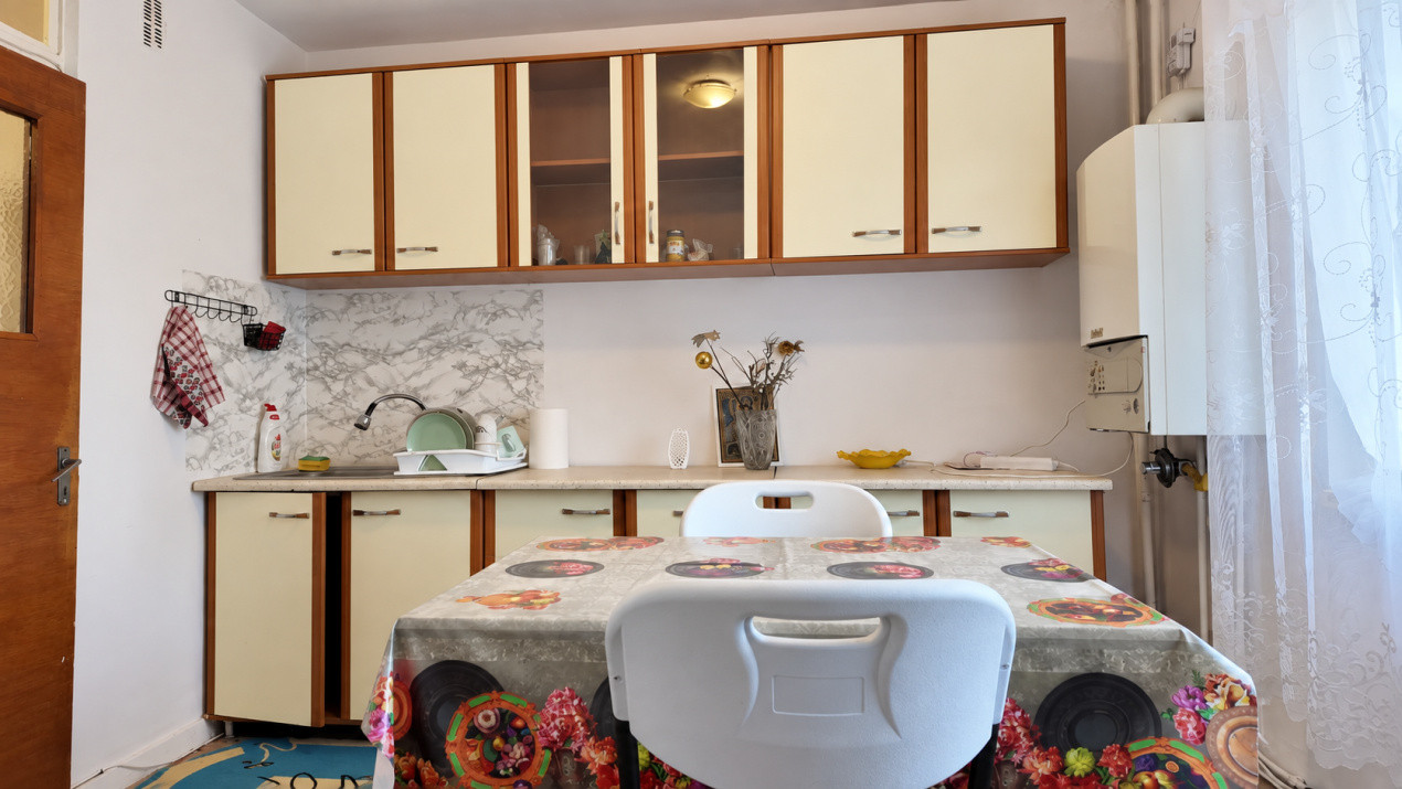 Închiriere apartament 3 camere, mobilat și utilat - zona Răcădău