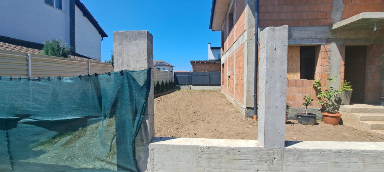 Duplex  de vanzare , curte  ,Selimbar