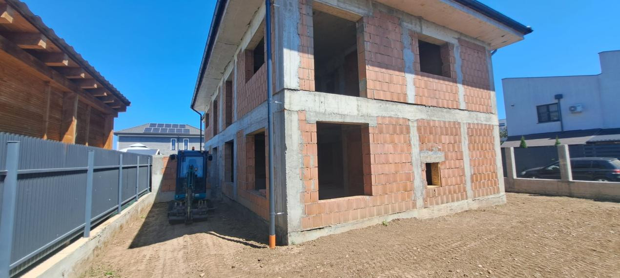Duplex  de vanzare , curte  ,Selimbar