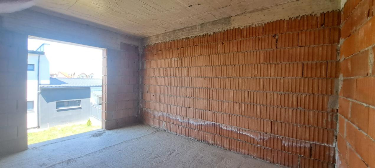 Duplex  de vanzare , curte  ,Selimbar