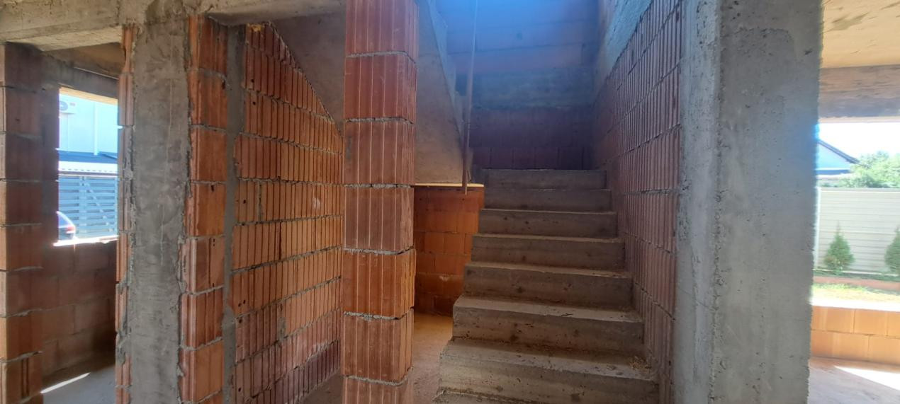 Duplex  de vanzare , curte  ,Selimbar