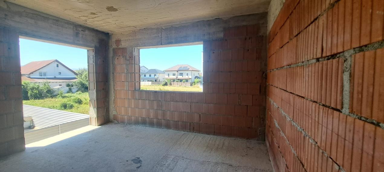 Duplex  de vanzare , curte  ,Selimbar