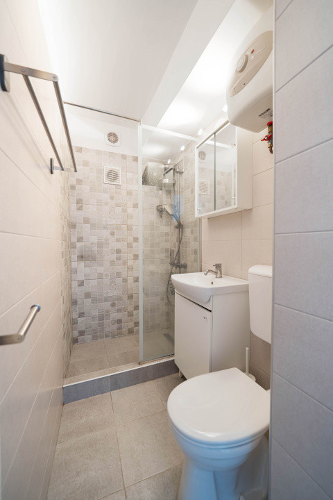 Bloc reabilitat*65 mp*etaj 2*2 balcoane*boxă proprie*Spitalul Colentina