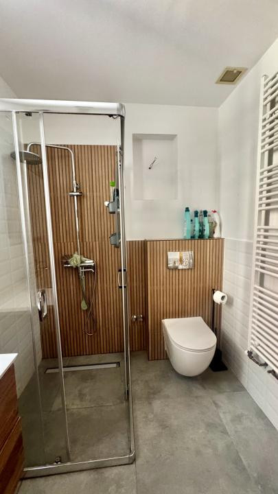 Apartament 3 camere la casă de închiriat Gușterita