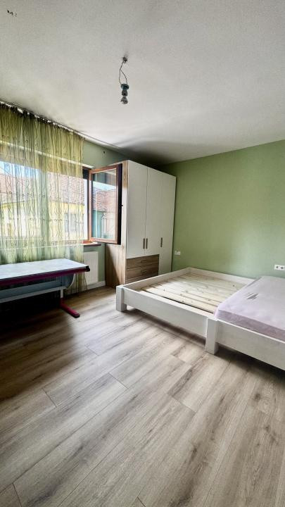 Apartament 3 camere la casă de închiriat Gușterita