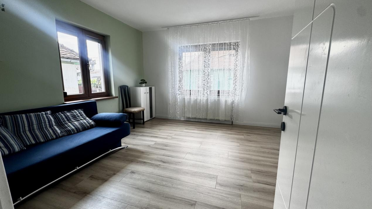 Apartament 3 camere la casă de închiriat Gușterita