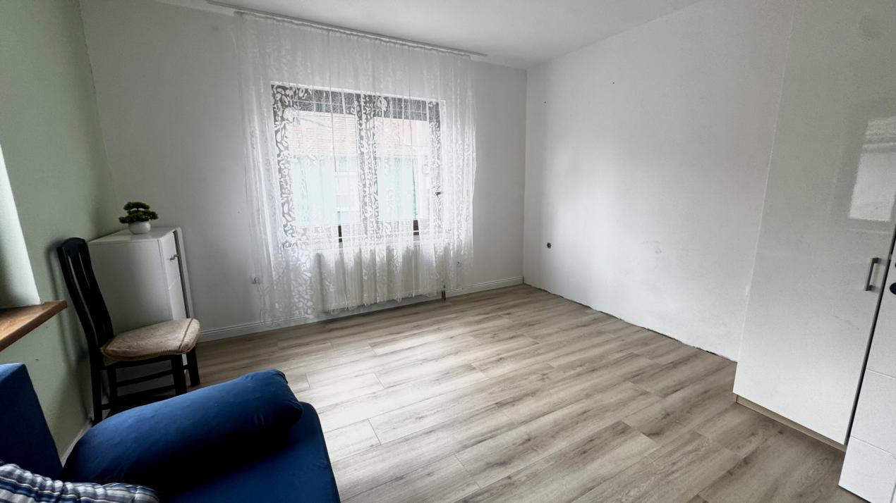 Apartament 3 camere la casă de închiriat Gușterita