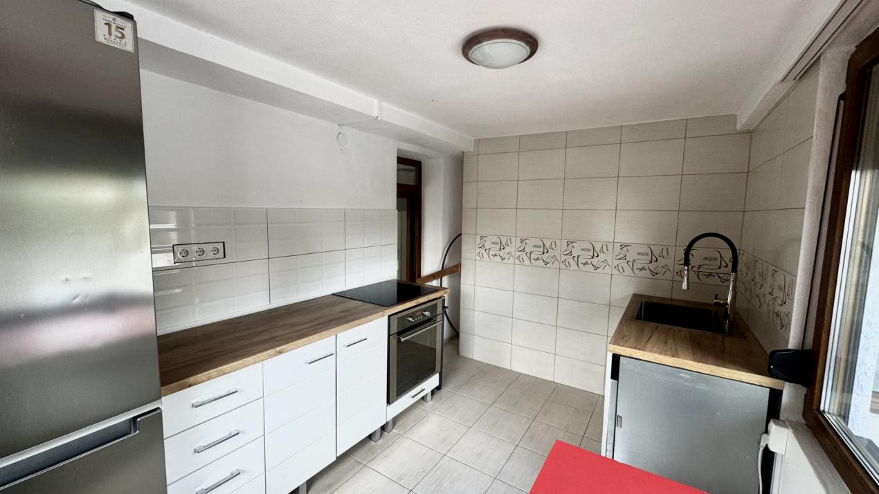 Apartament 3 camere la casă de închiriat Gușterita