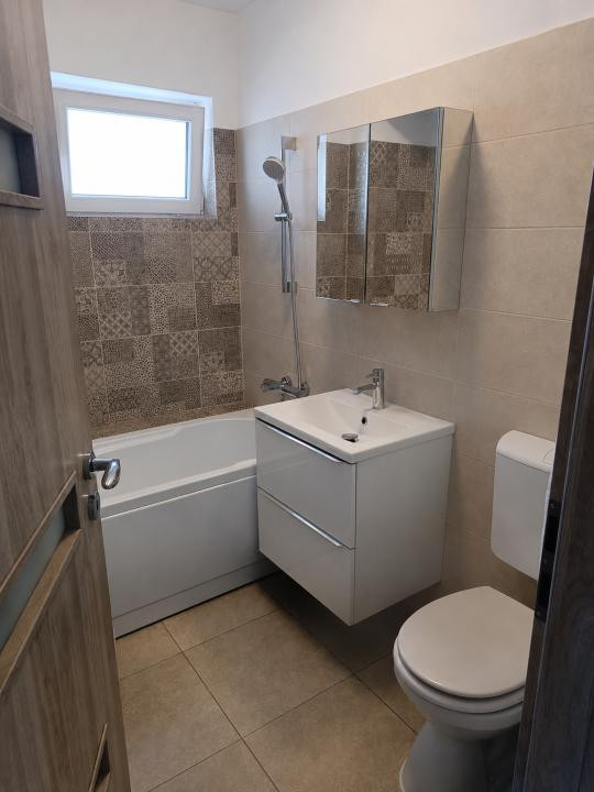 Apartament 3 camere | 2 băi | 2 balcoane de 8 mp | parcare |  vedere spre munți 