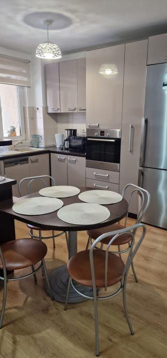 Apartament 3 camere decomandat | 77 mp | 2 dormitoare | 2 băi | Etaj 2 