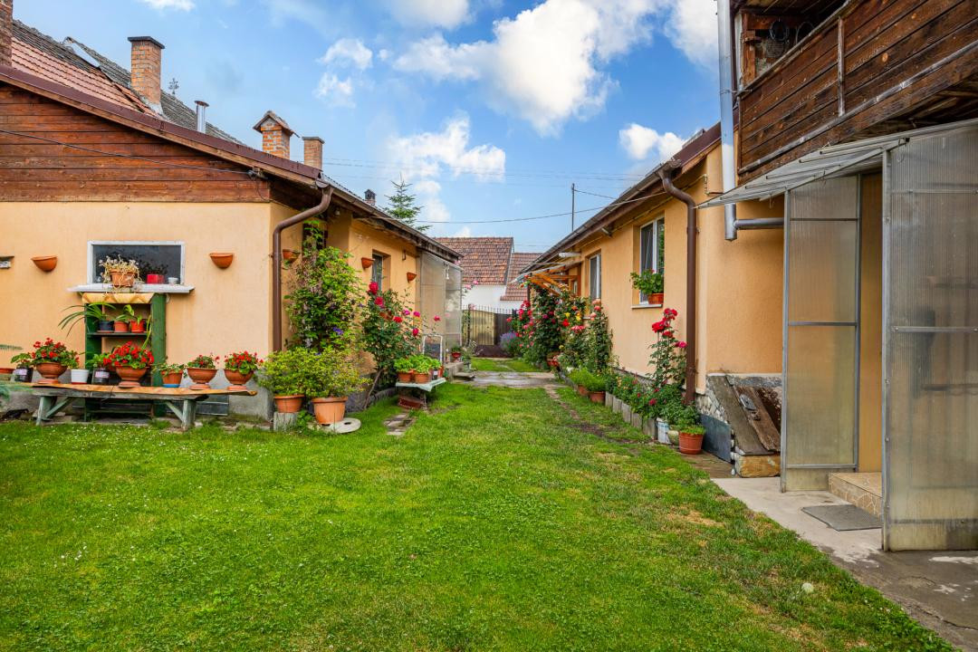 Cernatu, casă cu teren de 1000 mp