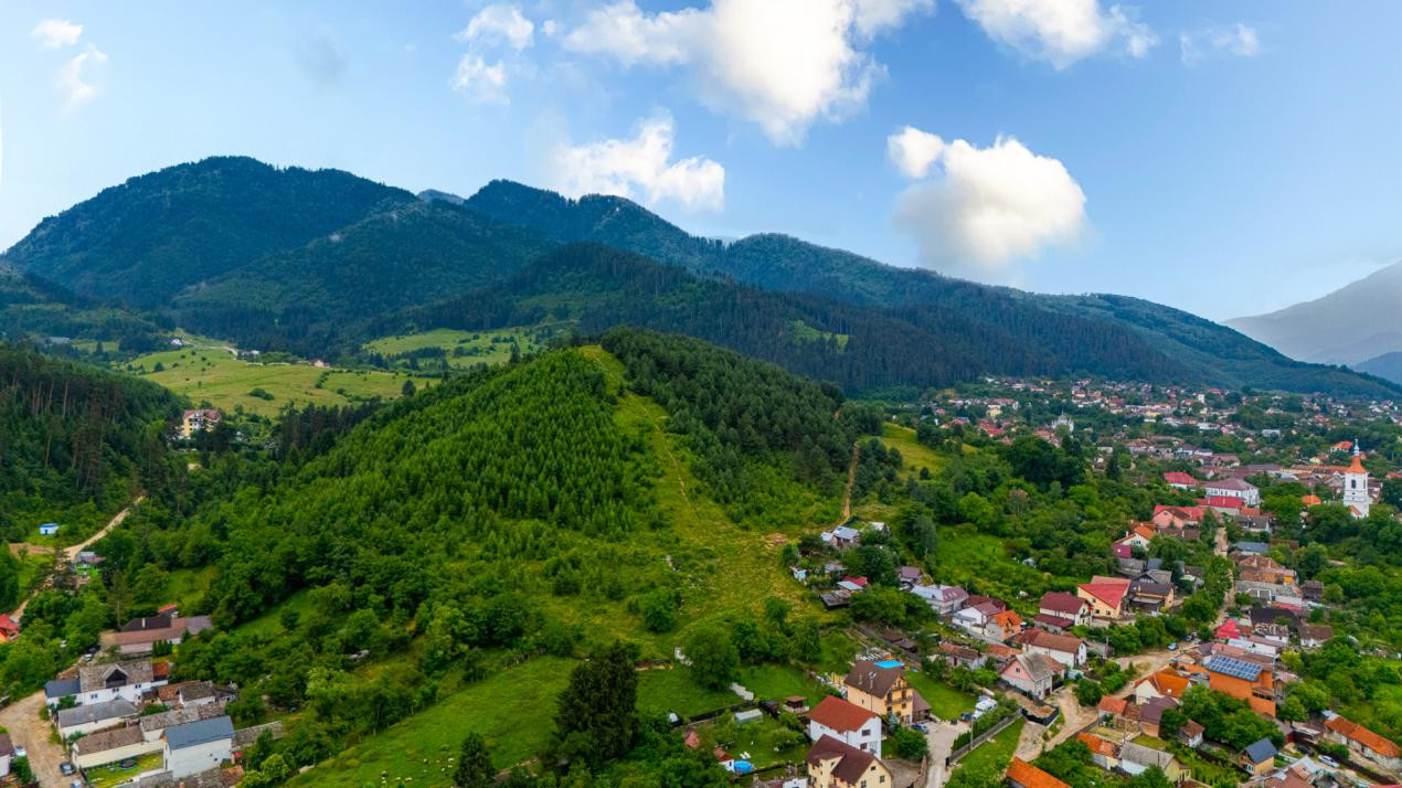 Cernatu, casă cu teren de 1000 mp
