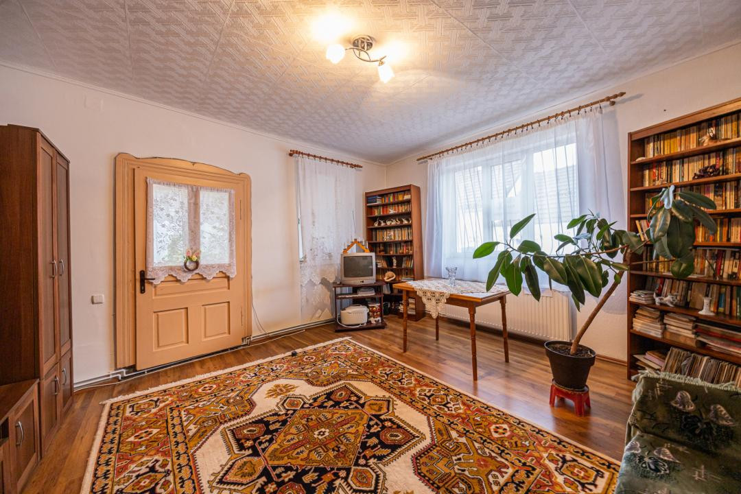 Cernatu, casă cu teren de 1000 mp