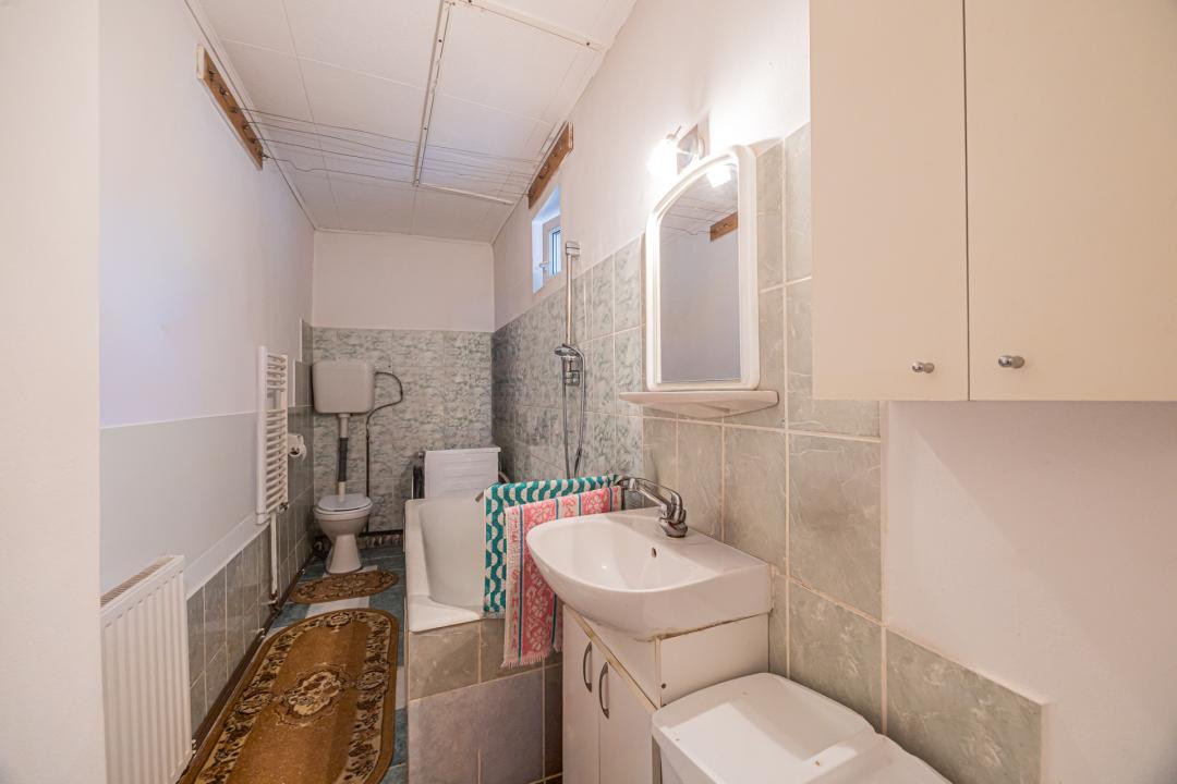 Cernatu, casă cu teren de 1000 mp