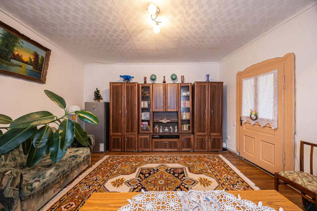 Cernatu, casă cu teren de 1000 mp