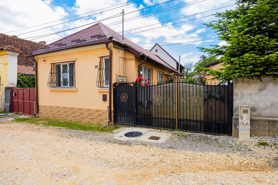 Cernatu, casă cu teren de 1000 mp
